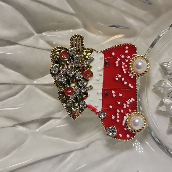 Red Green Gold  Enamel and Rhinestone Christmas  Brooch - Picture 1 of 8